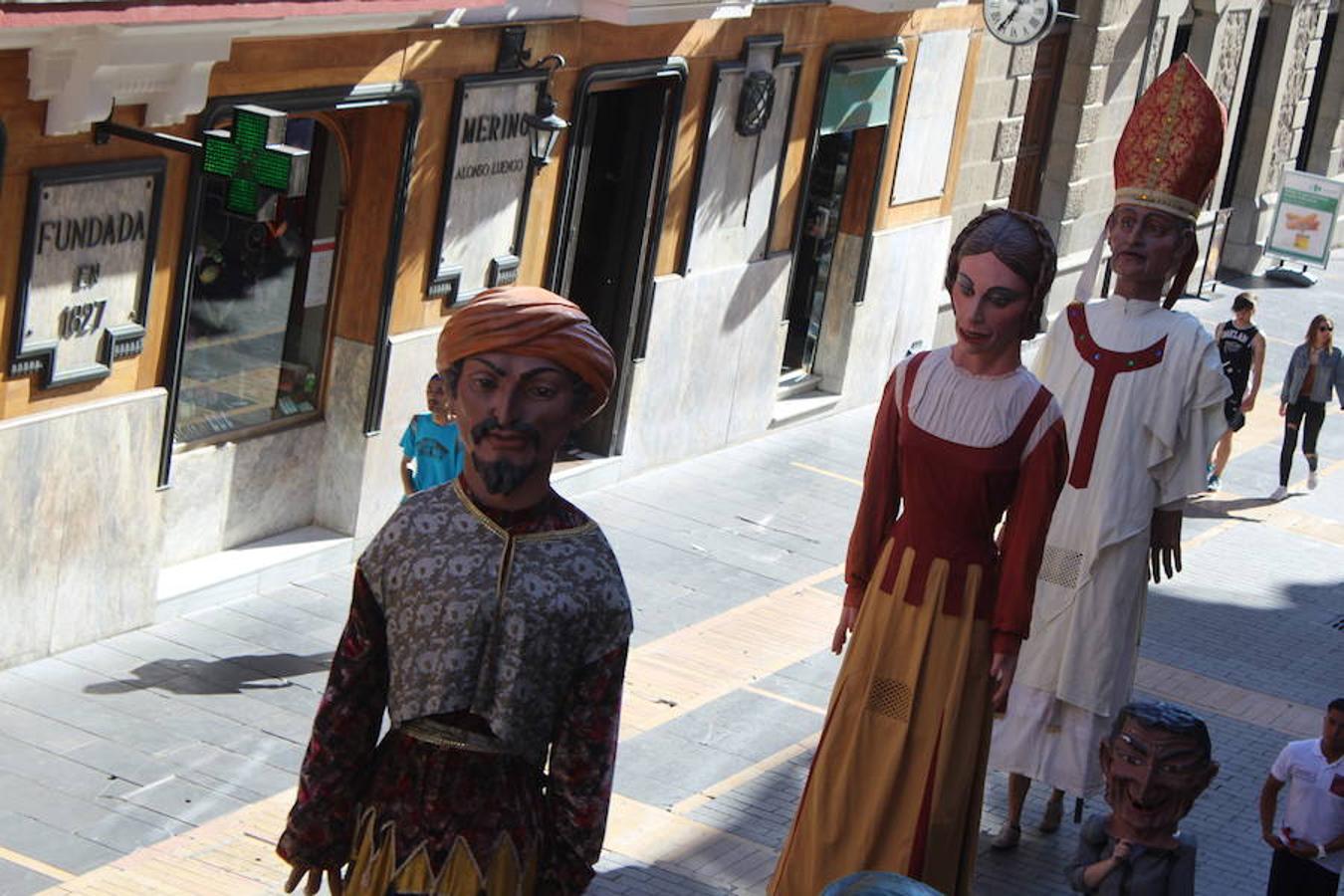 Gigantes, cabezudos y León