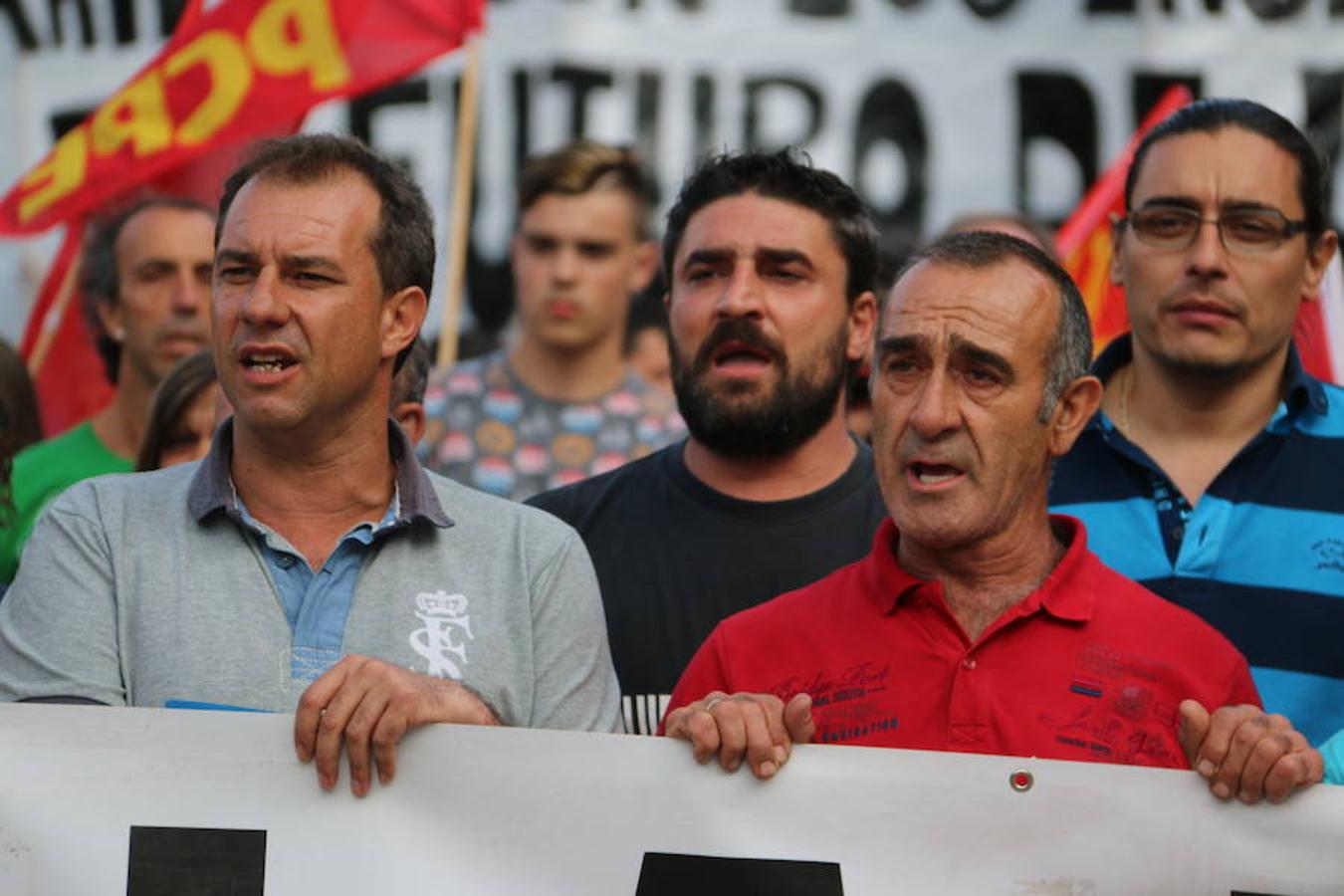Ciñera sale a la carretera en defensa de la minería