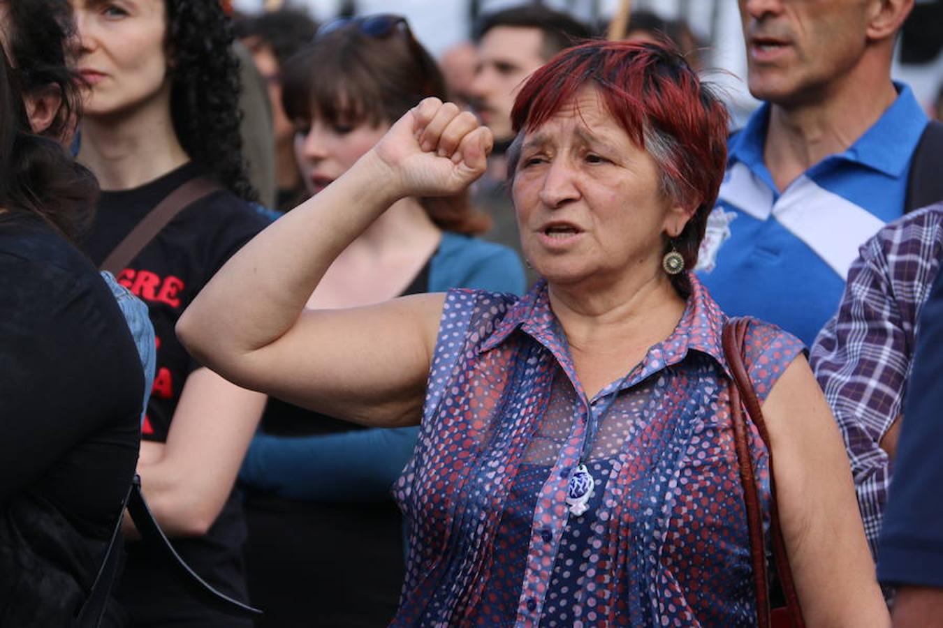 Ciñera sale a la carretera en defensa de la minería