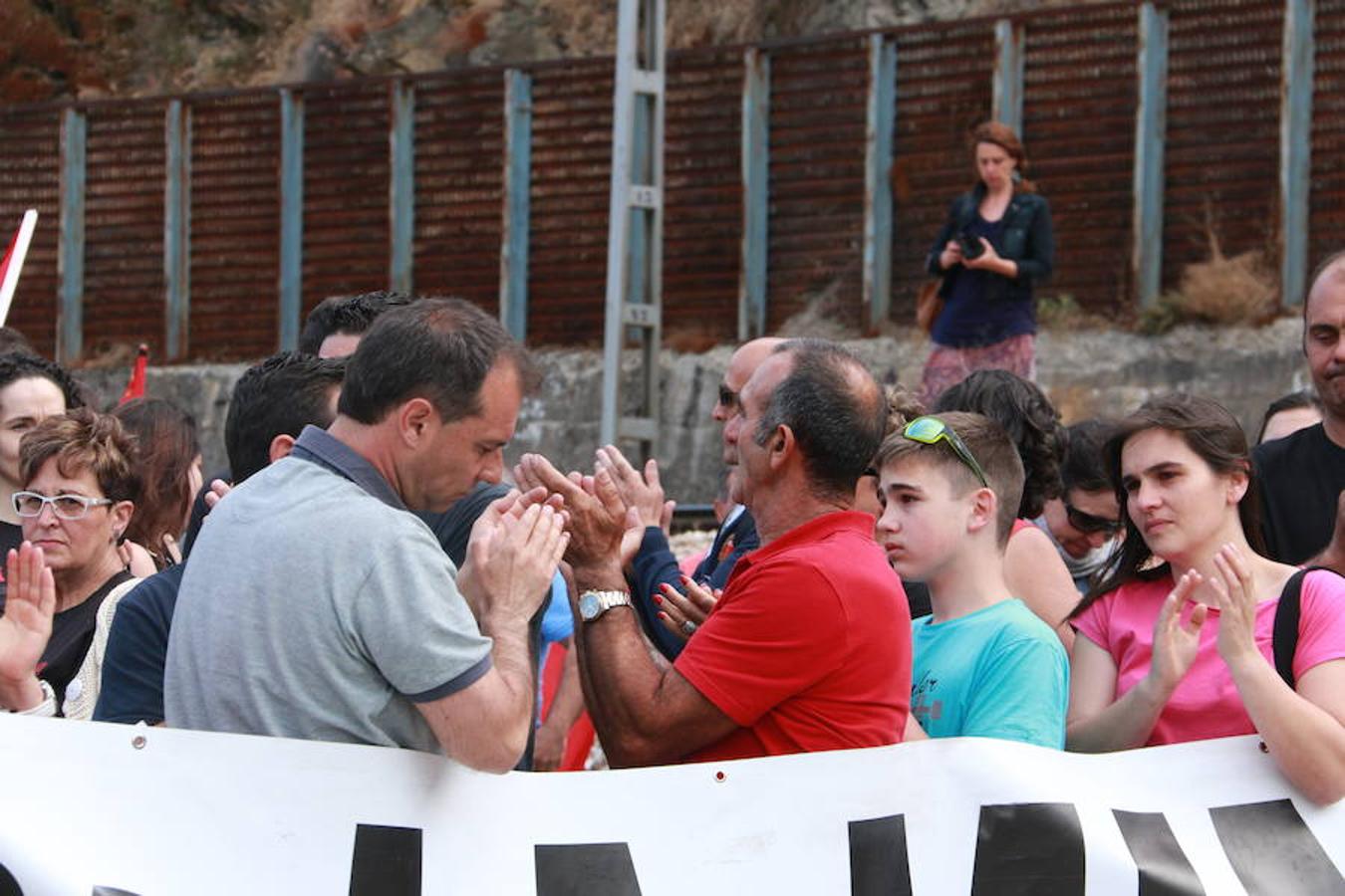 Ciñera sale a la carretera en defensa de la minería
