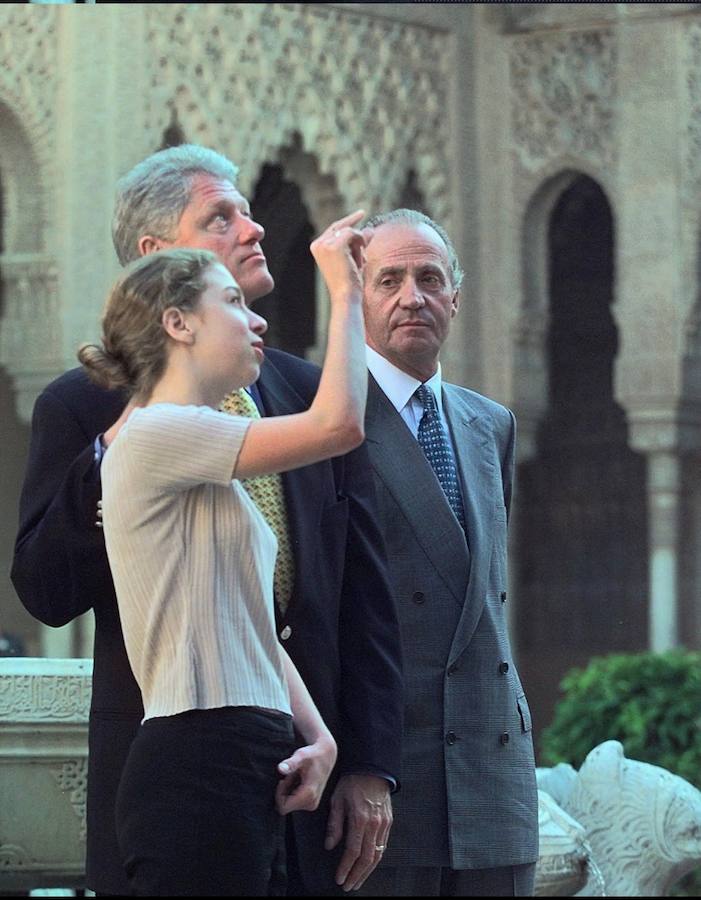 Bill Clinton y su hija Chelsea visitan la Alhambra en compañía del rey Juan Carlos I.