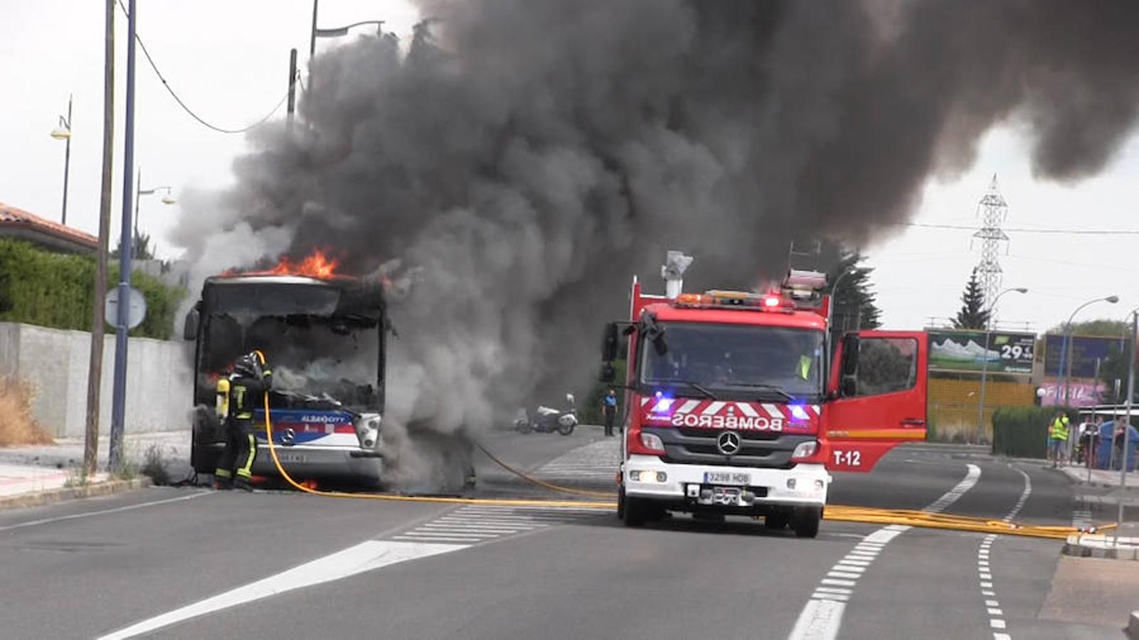 Arde un autobús urbano de León