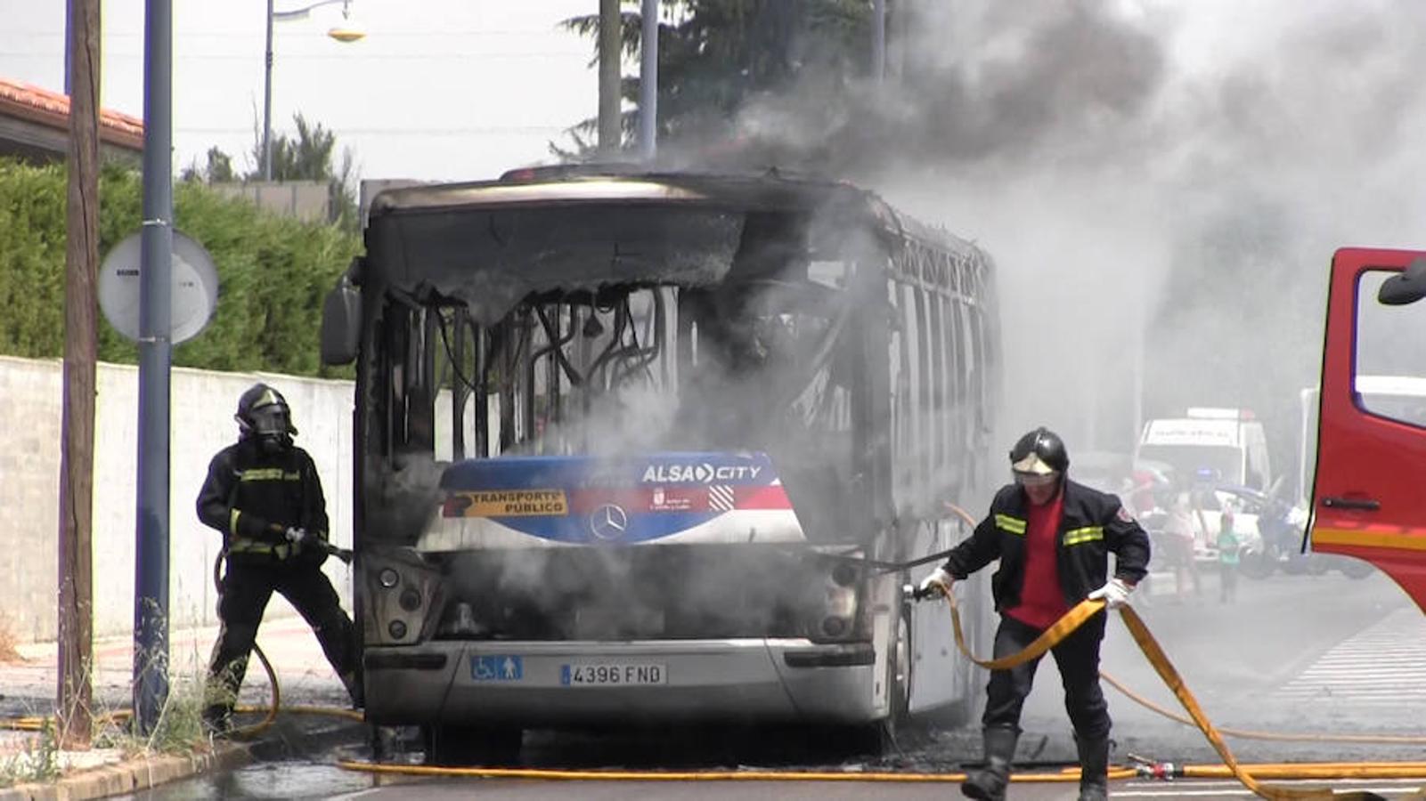 Arde un autobús urbano de León