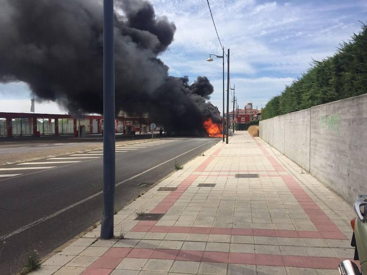 Arde un autobús urbano de León