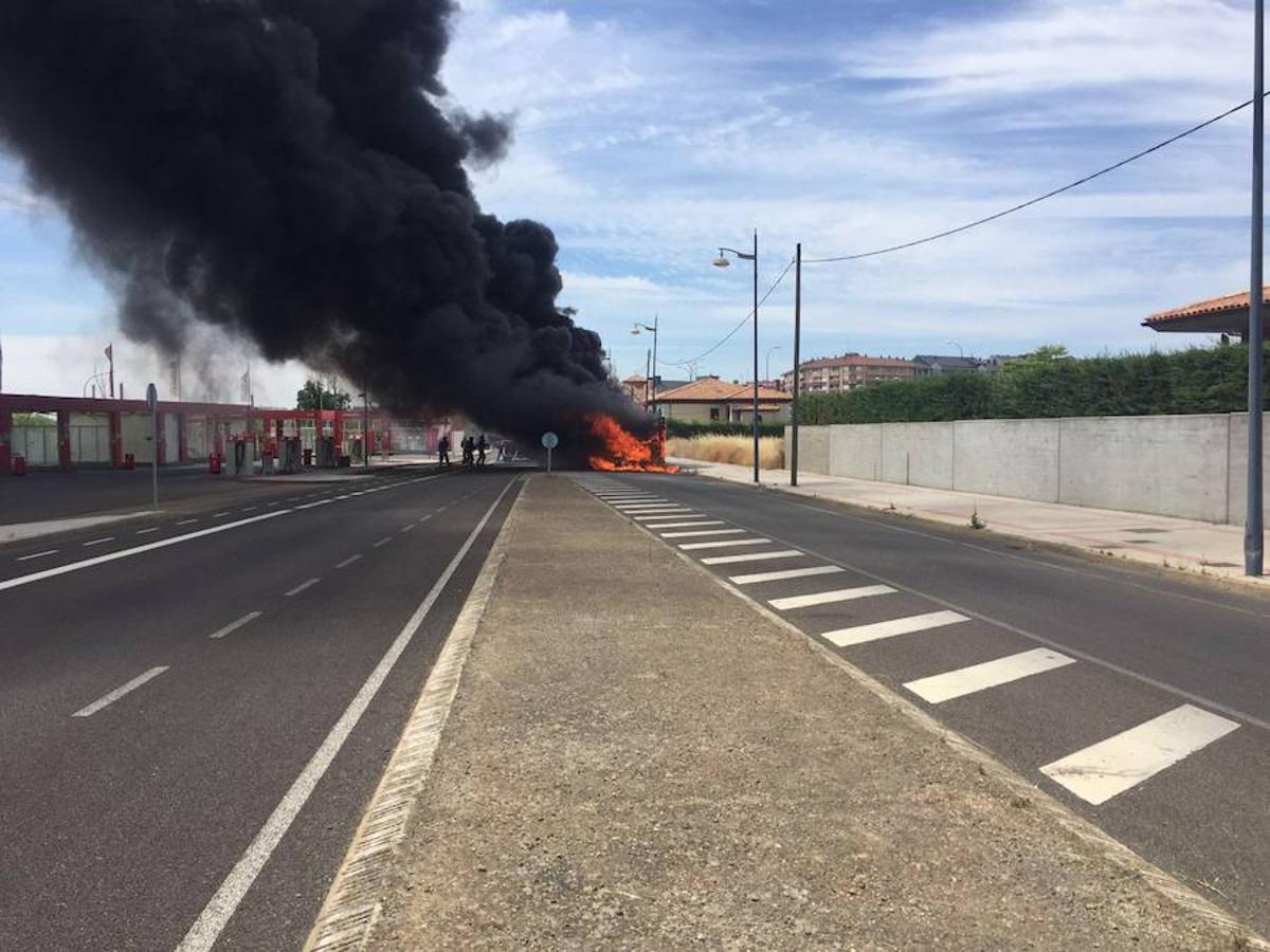 Arde un autobús urbano de León