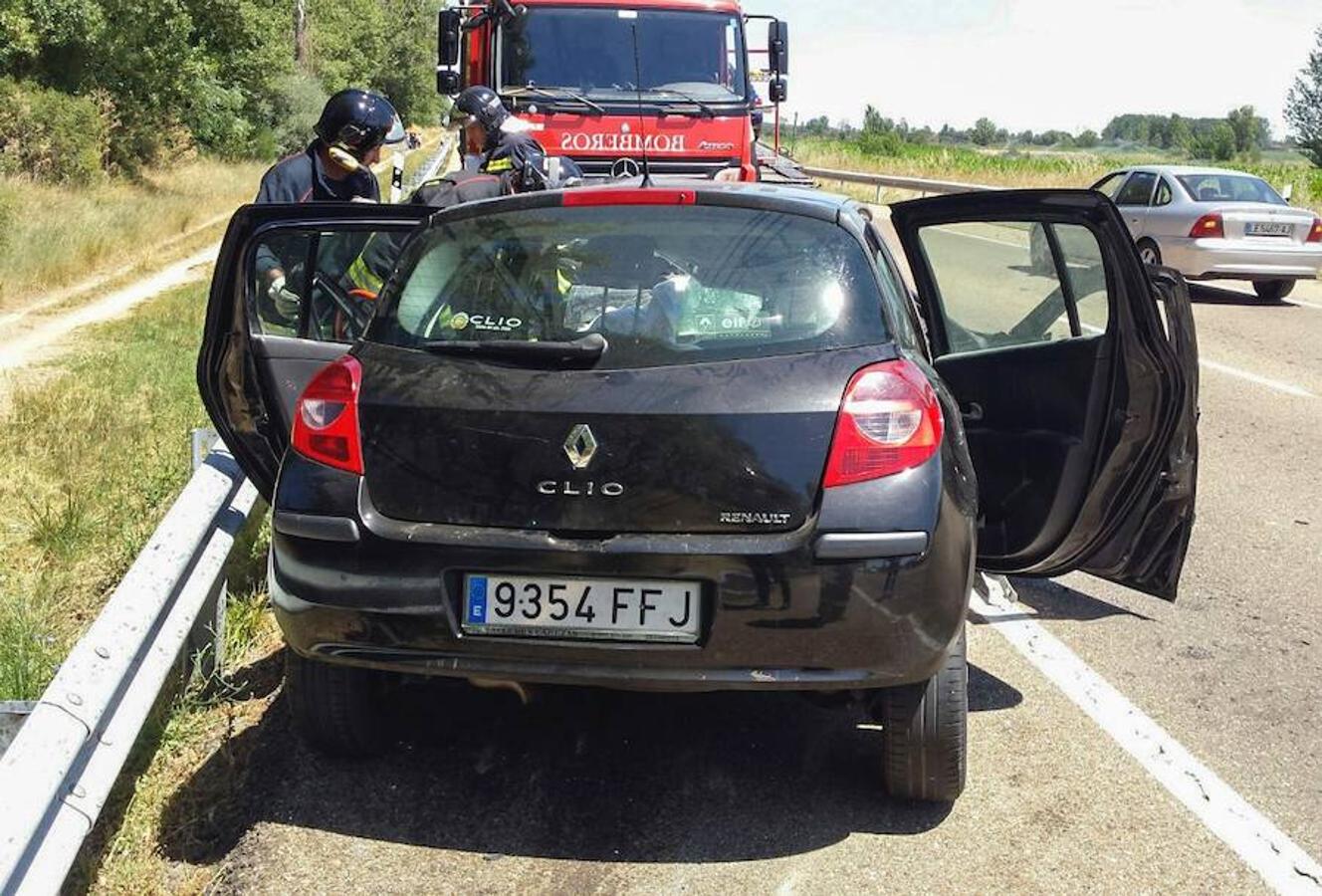 Un fallecido en una colisión entre un vehículo y un autobús