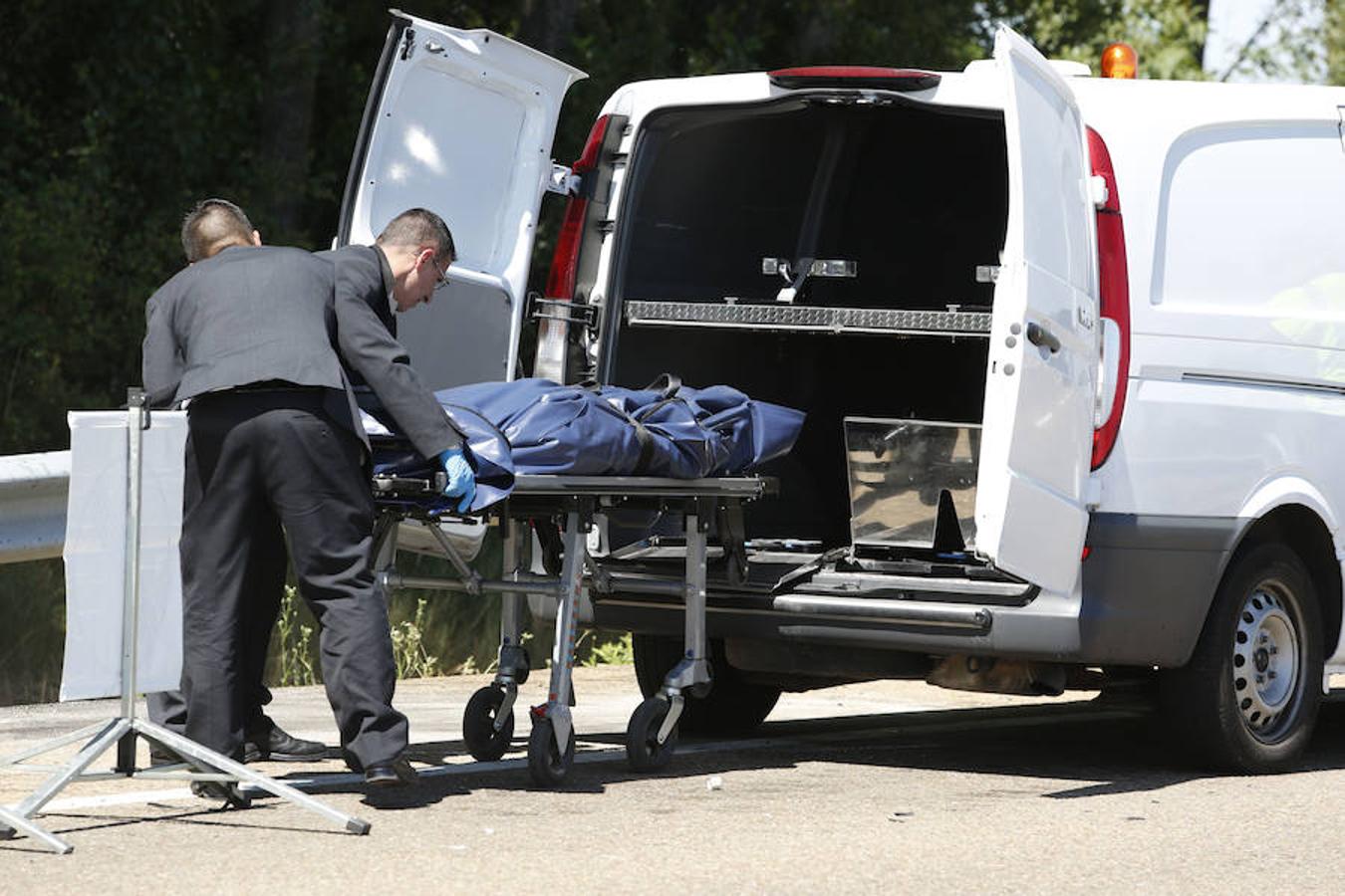 Un fallecido en una colisión entre un vehículo y un autobús