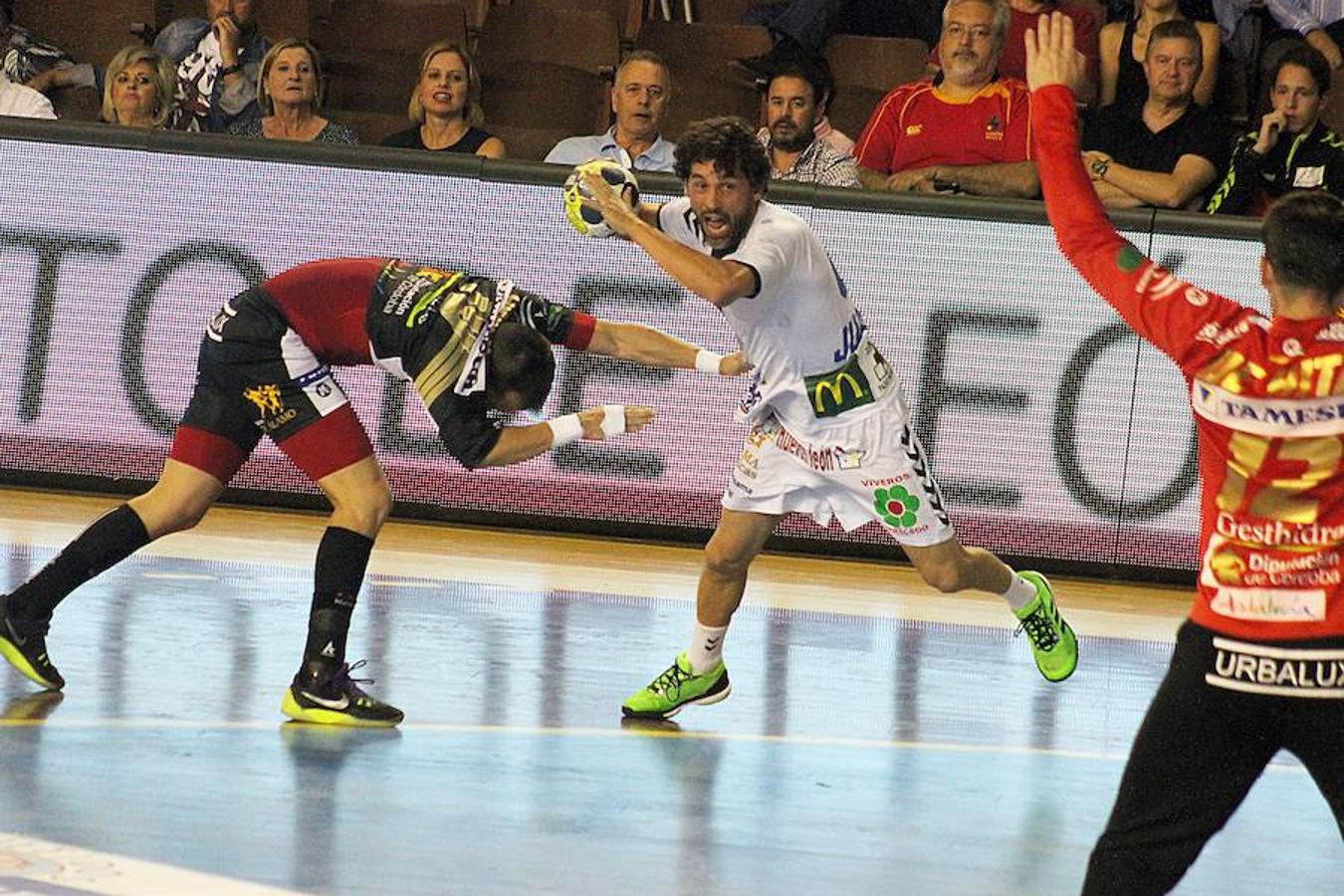 Victoria y homenaje en el municipal