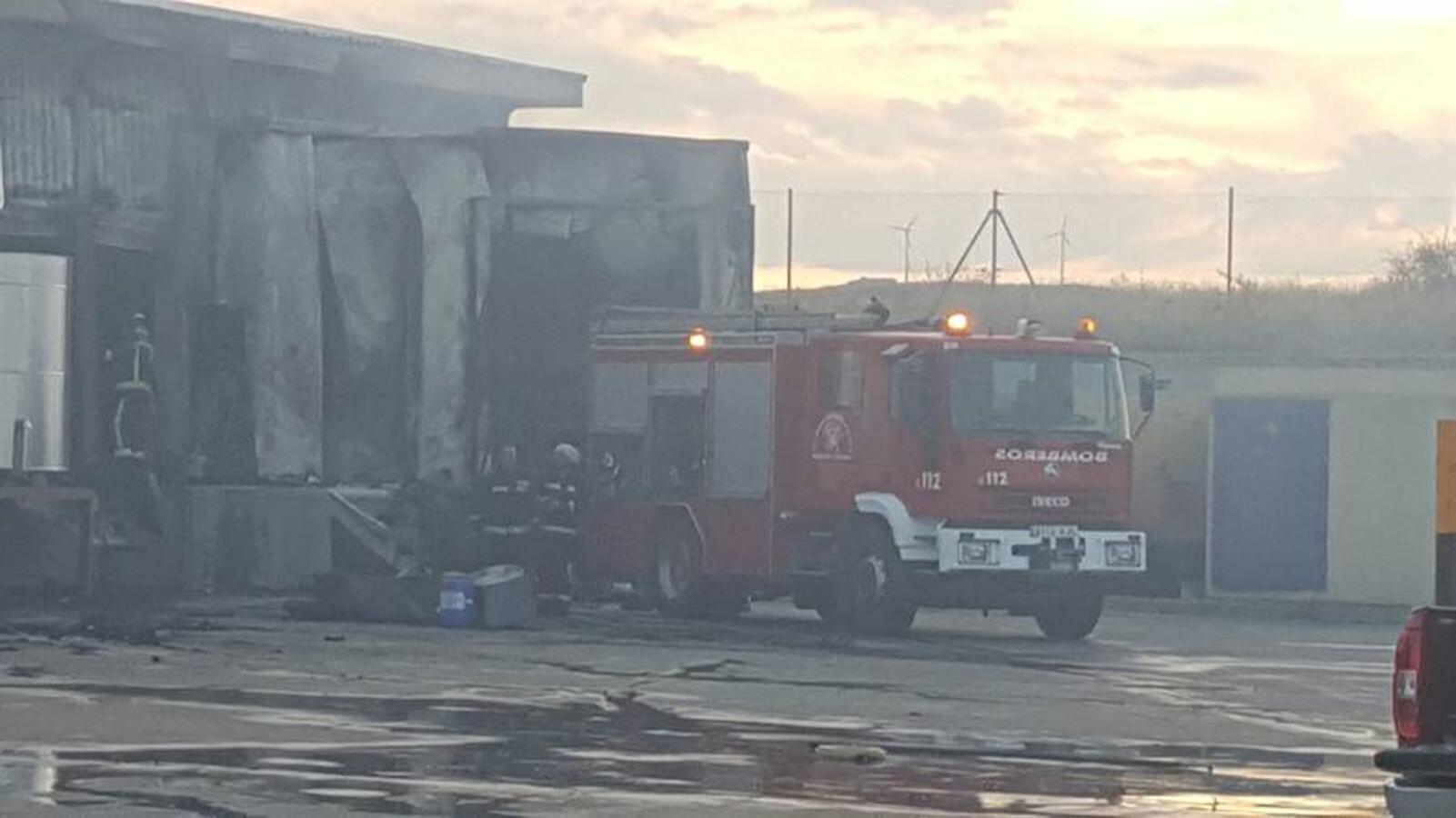 El fuego destruye las gran del Grupo Oblanca