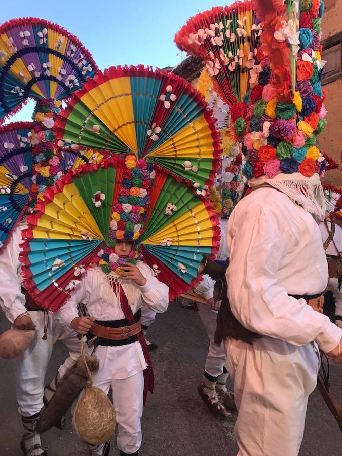 Los guirrios las lían en Llamas