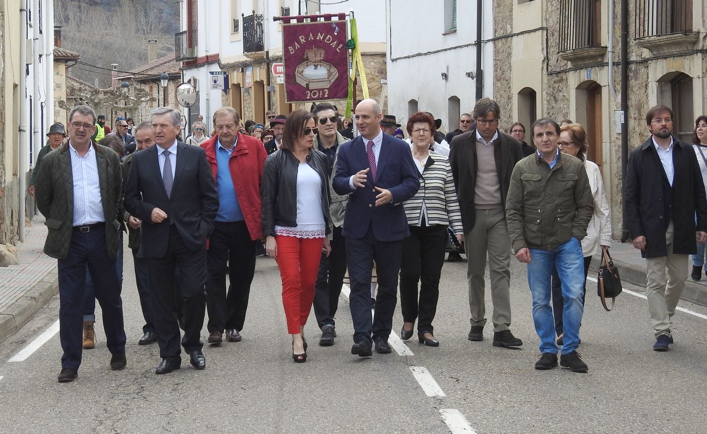 Gallos únicos, moscas únicas