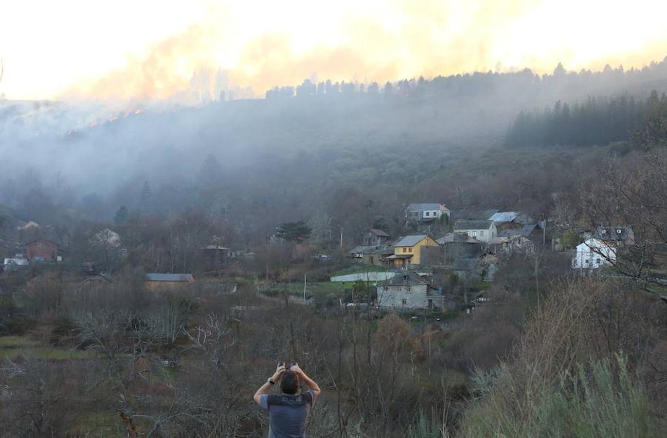 El fuego mantiene en vilo a El Bierzo