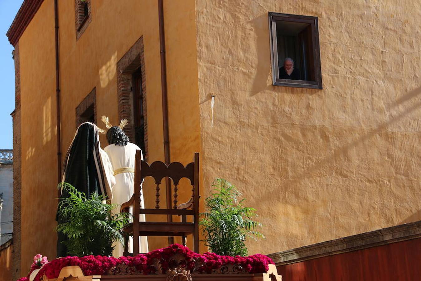 El sol arropa el Sábado de Pasión