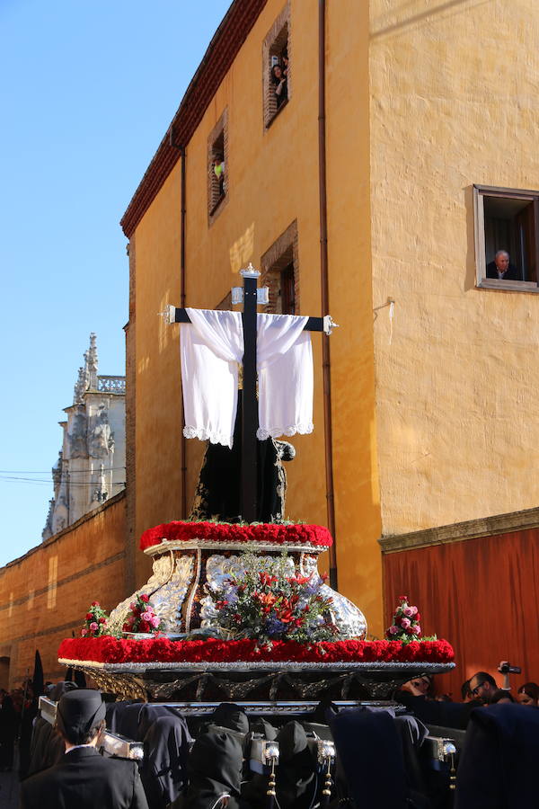 El sol arropa el Sábado de Pasión