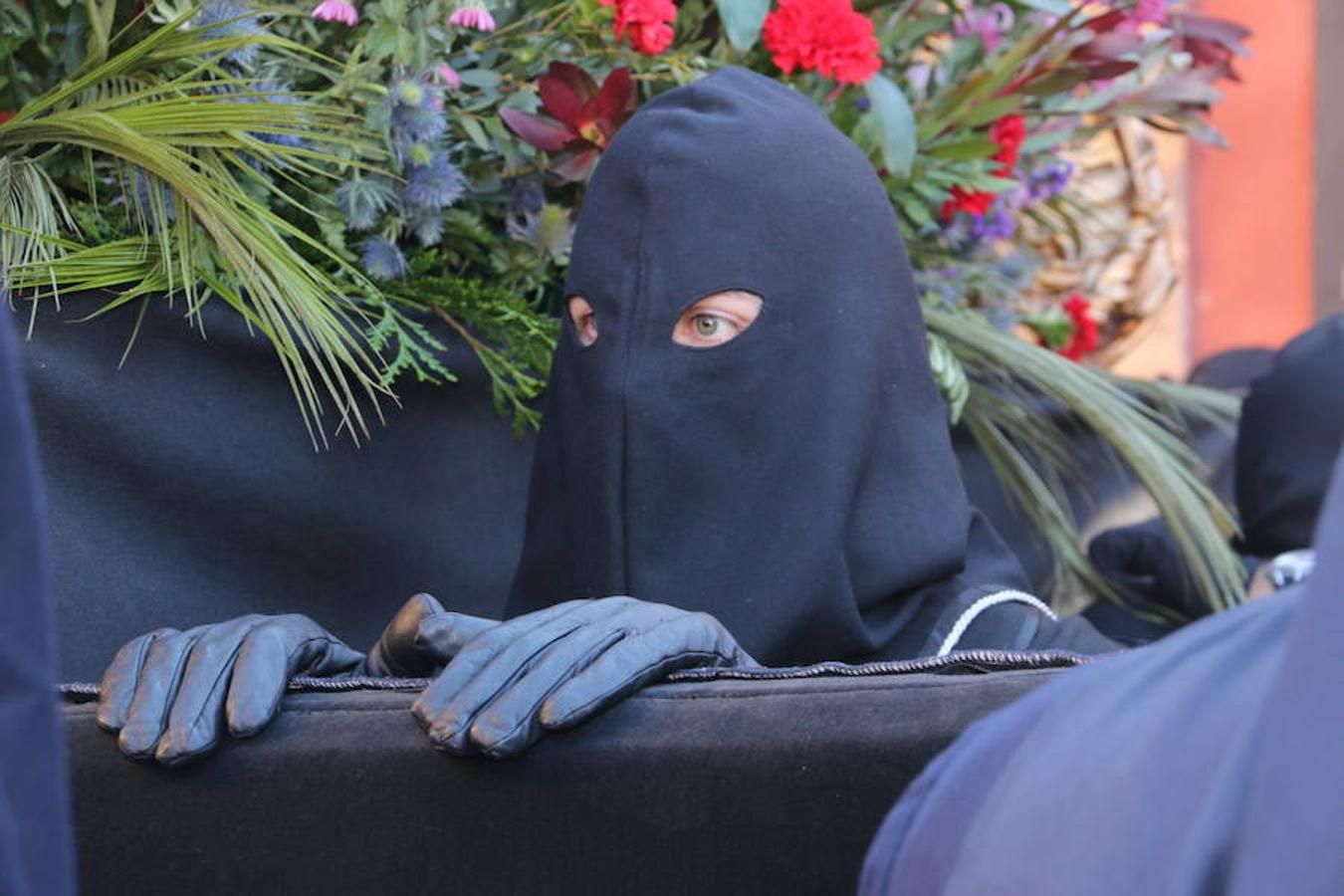 El sol arropa el Sábado de Pasión