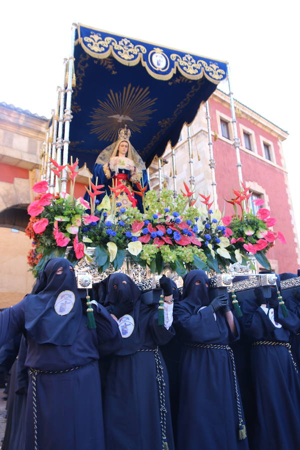 El sol arropa el Sábado de Pasión