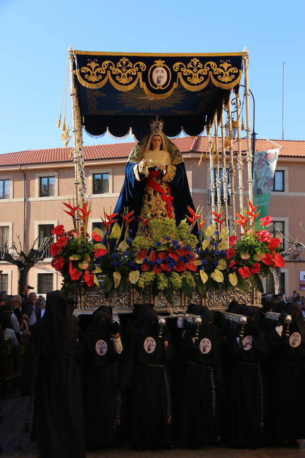 El sol arropa el Sábado de Pasión