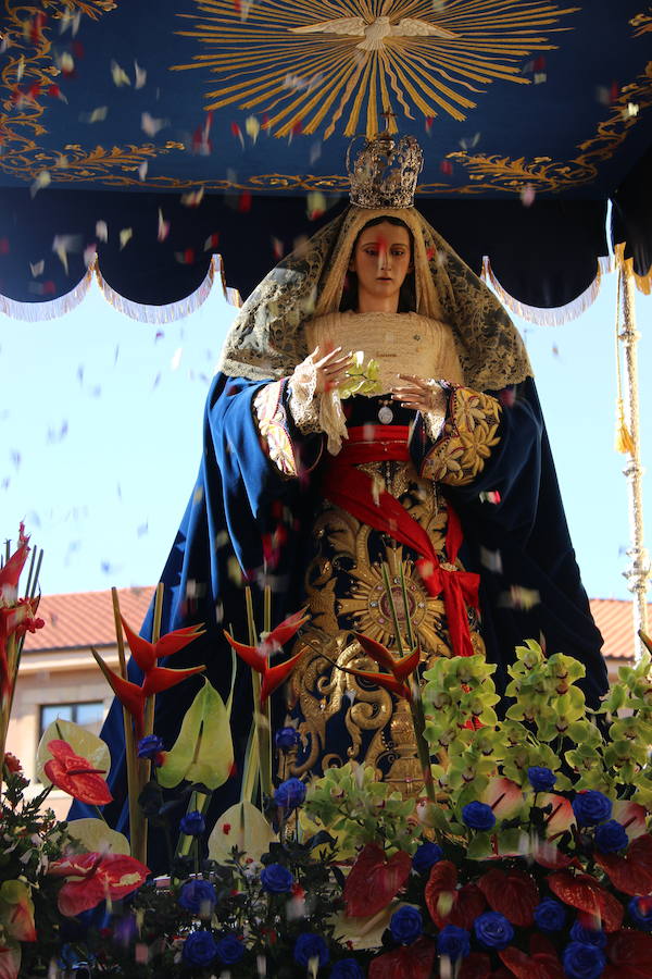 El sol arropa el Sábado de Pasión