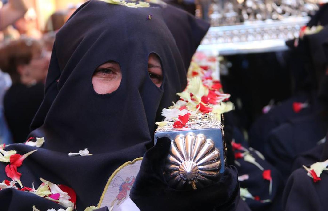 El sol arropa el Sábado de Pasión