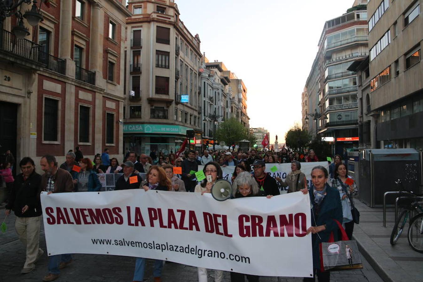 «Guardianes de la Plaza del Grano»