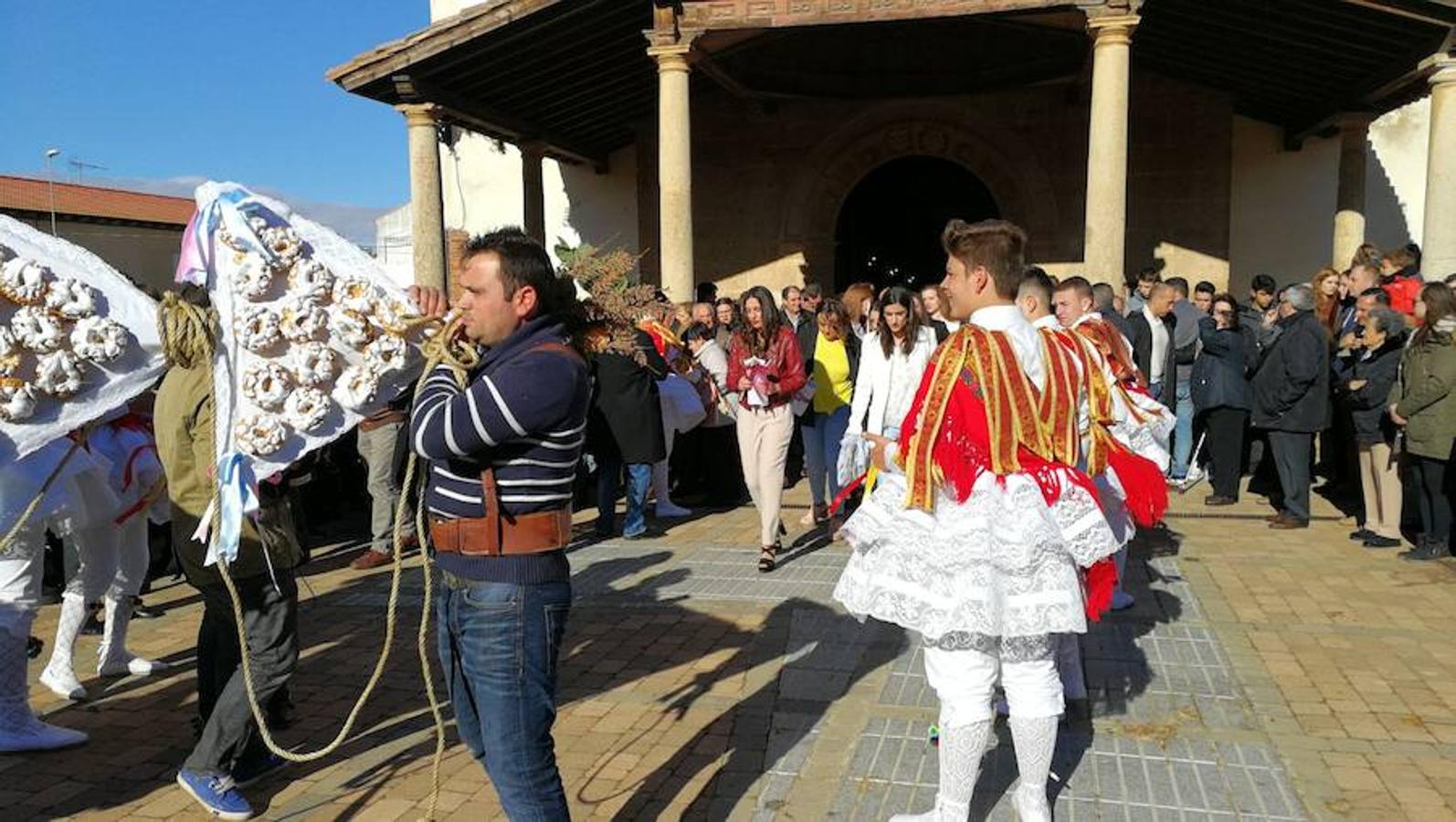 Laguna de Negrillos saca a la Virgen del Arrabal