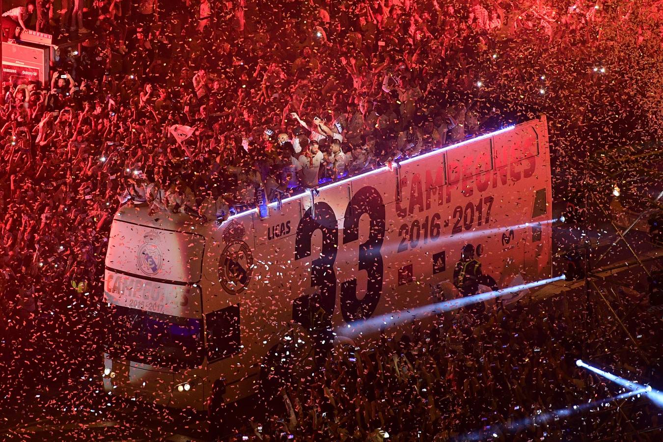 El Real Madrid celebra su 33ª Liga en Cibeles