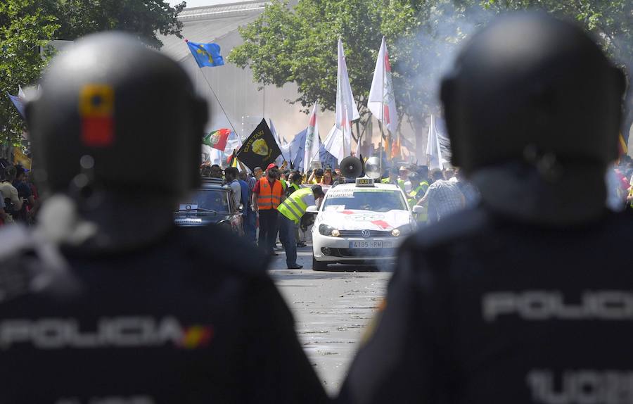 La huelga de los taxistas de toda España, en imágenes