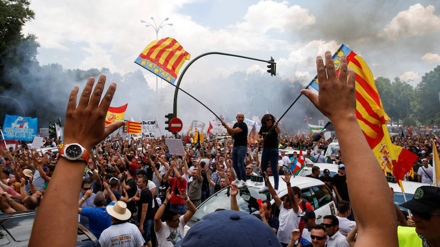 La huelga de los taxistas de toda España, en imágenes