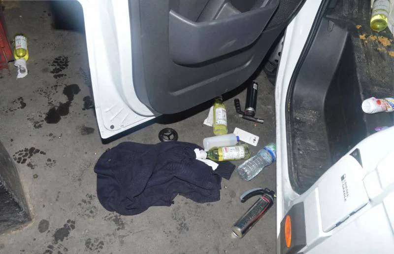 La Policía británica difunde imágenes de los cuchillos y la furgoneta usadas por los yihadistas para perpetrar el atentado