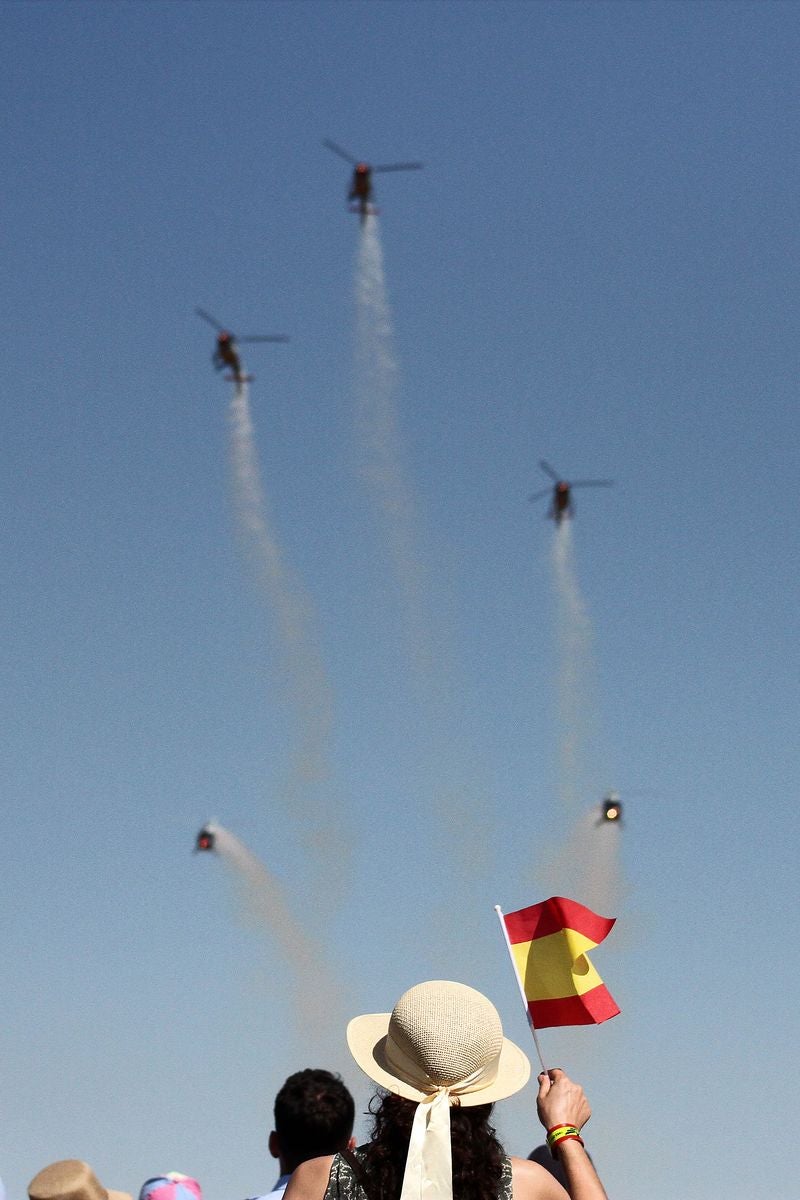 Miles de personas se dan cita en el Aeropuerto de León y en la Base Aérea de La Virgen para presenciar la exhibición aérea | Patrulla Águila, F18, Eurofigter y helicópteros Tiger, entre otros, volarán sobre León