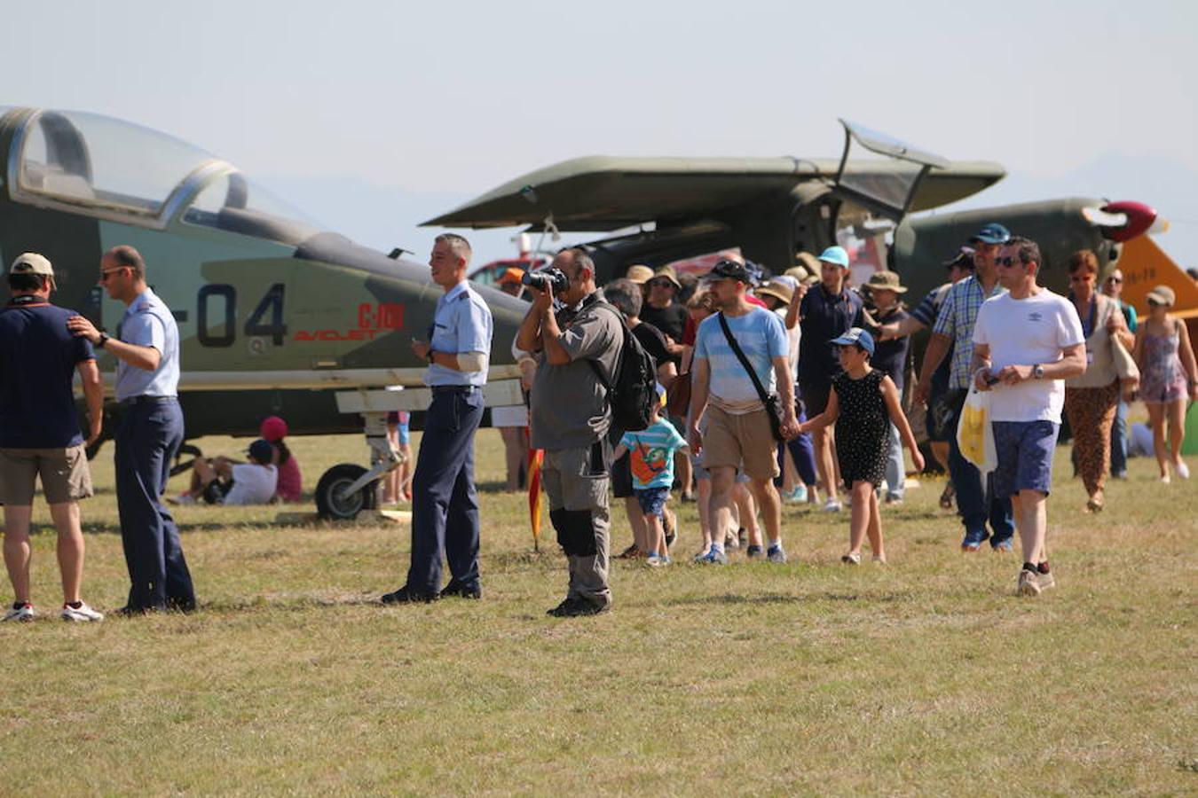 Ambiente durante la jornada de exhibición aérea