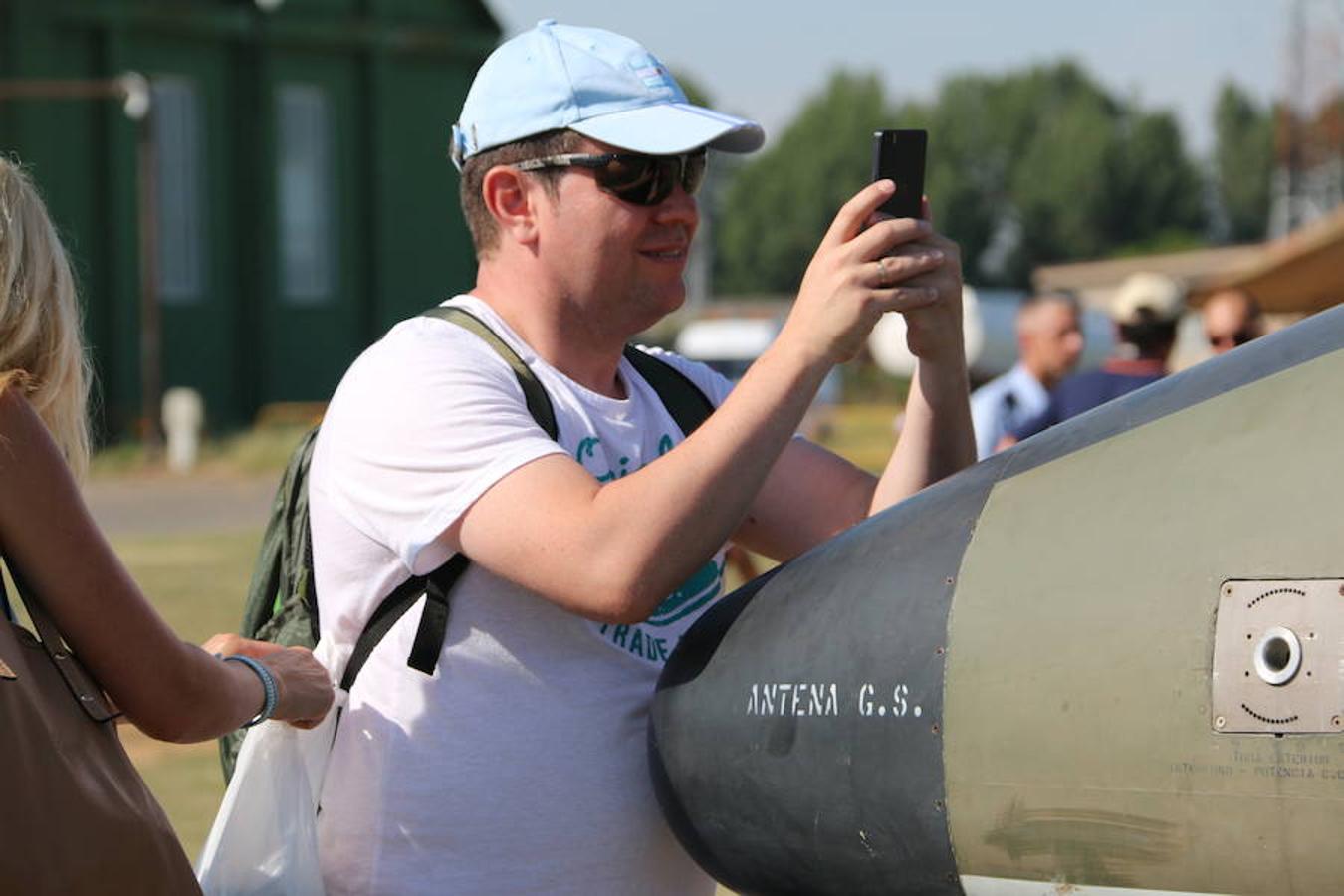 Ambiente durante la jornada de exhibición aérea