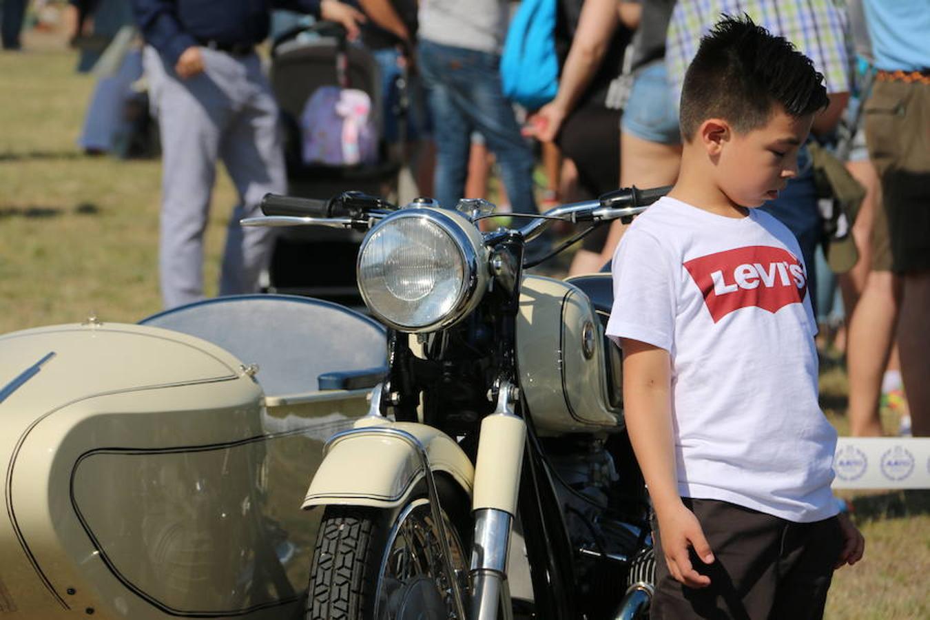 Ambiente durante la jornada de exhibición aérea