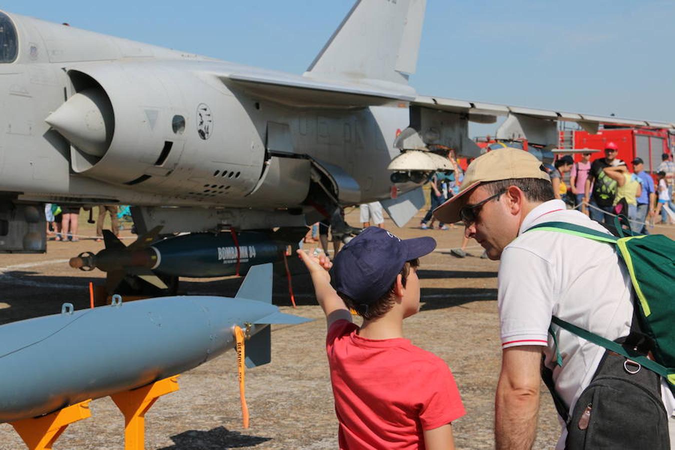 Ambiente durante la jornada de exhibición aérea