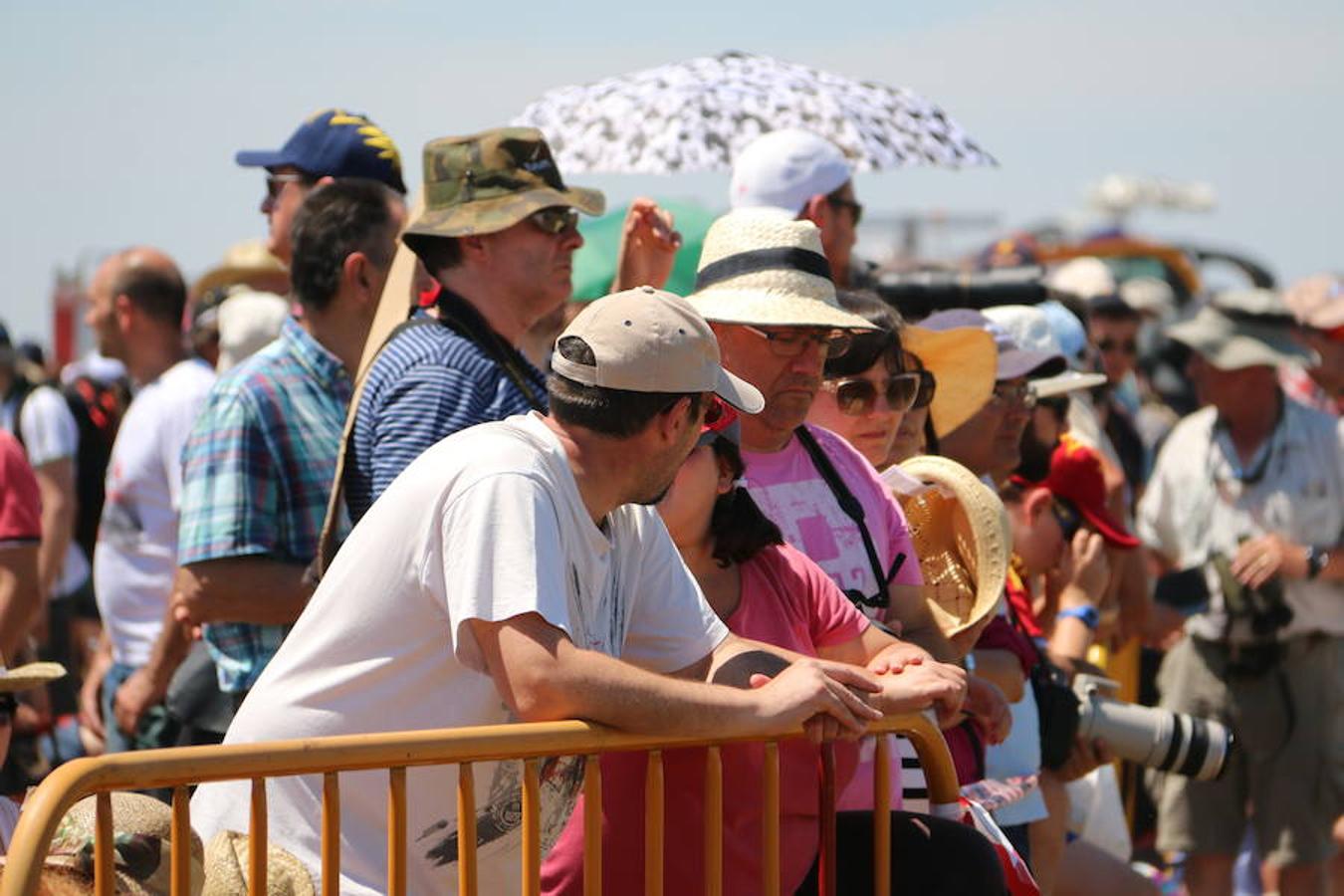 Ambiente durante la jornada de exhibición aérea