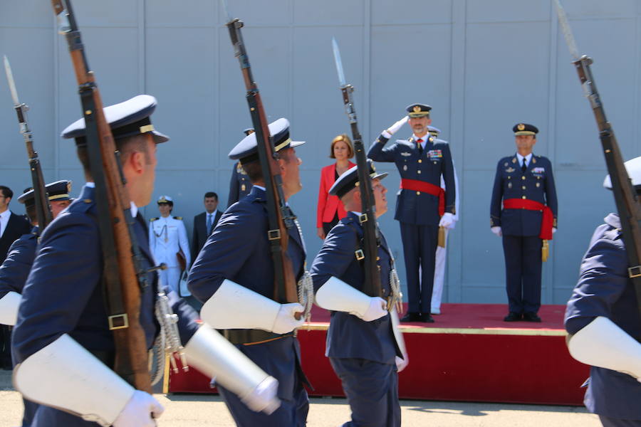 El Rey visita la Academia Básica del Aire (II)