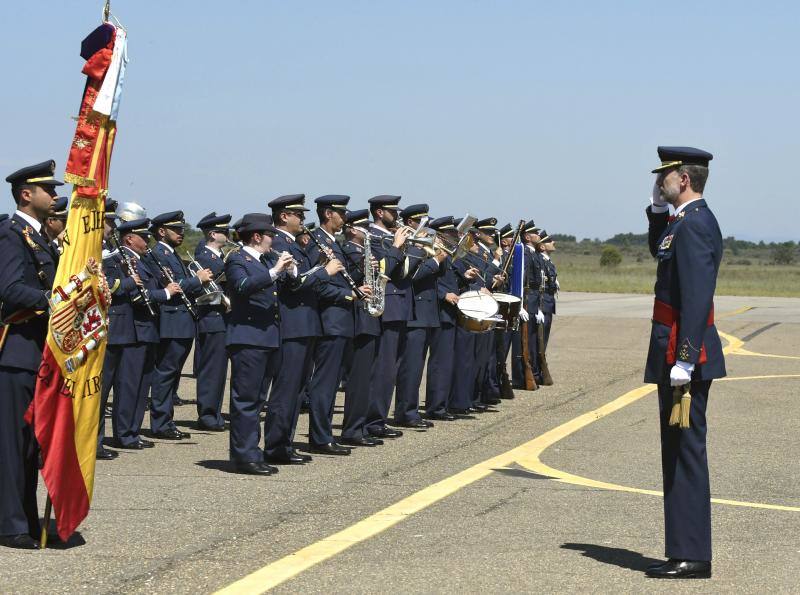 El Rey Felipe VI preside el acto conmemorativo del XXV aniversario de la Academia Básica del Ejército del Aire. Al acto asisten también la ministra de Defensa, María Dolores de Cospedal, y el presidente de la Junta, Juan Vicente Herrera.