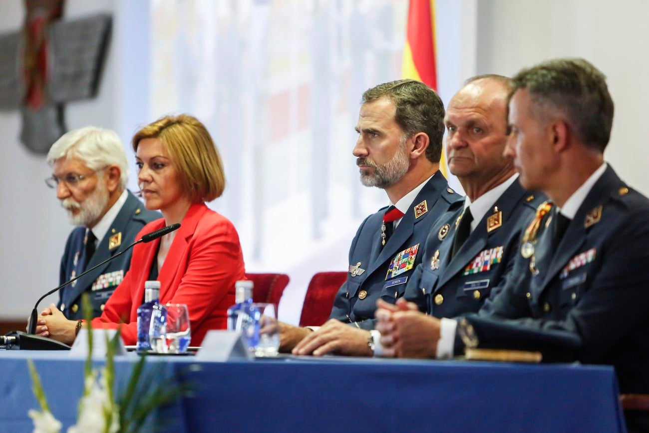El Rey Felipe VI preside el acto conmemorativo del XXV aniversario de la Academia Básica del Ejército del Aire. Al acto asisten también la ministra de Defensa, María Dolores de Cospedal, y el presidente de la Junta, Juan Vicente Herrera.