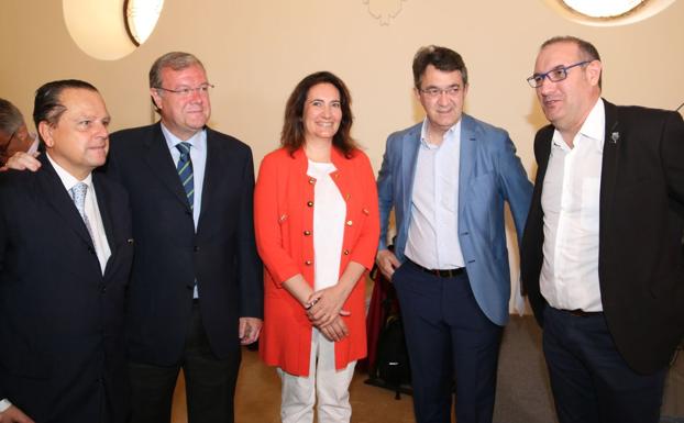 Amilivia, Silván, García-Cirac y Majo junto al director de leonoticias. 