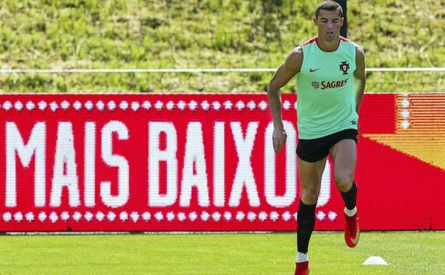 Cristiano Ronaldo, entrenando con Portugal. 