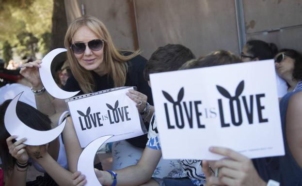 Fans de Ariana Grande, a las puertas del concierto. 