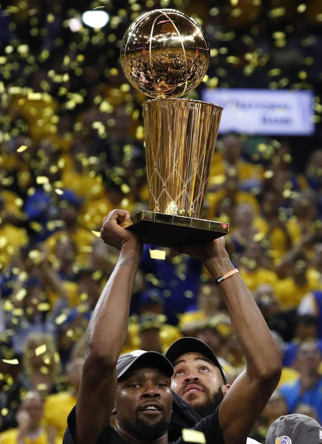 LOs Warriors han conquistado la NBA 2017 tras derrotar en el quinto partido a los Cavaliers.