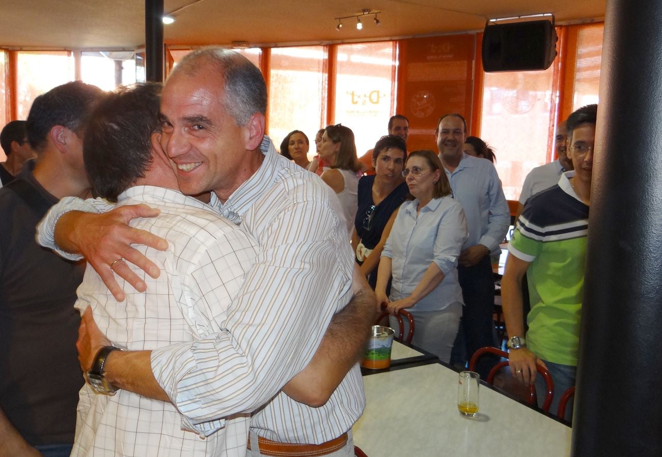 Un buen puñado de exjugadores se citan para homenajear por sorpresa a José Antonio Valladaes, el 'alma' del voleibol.