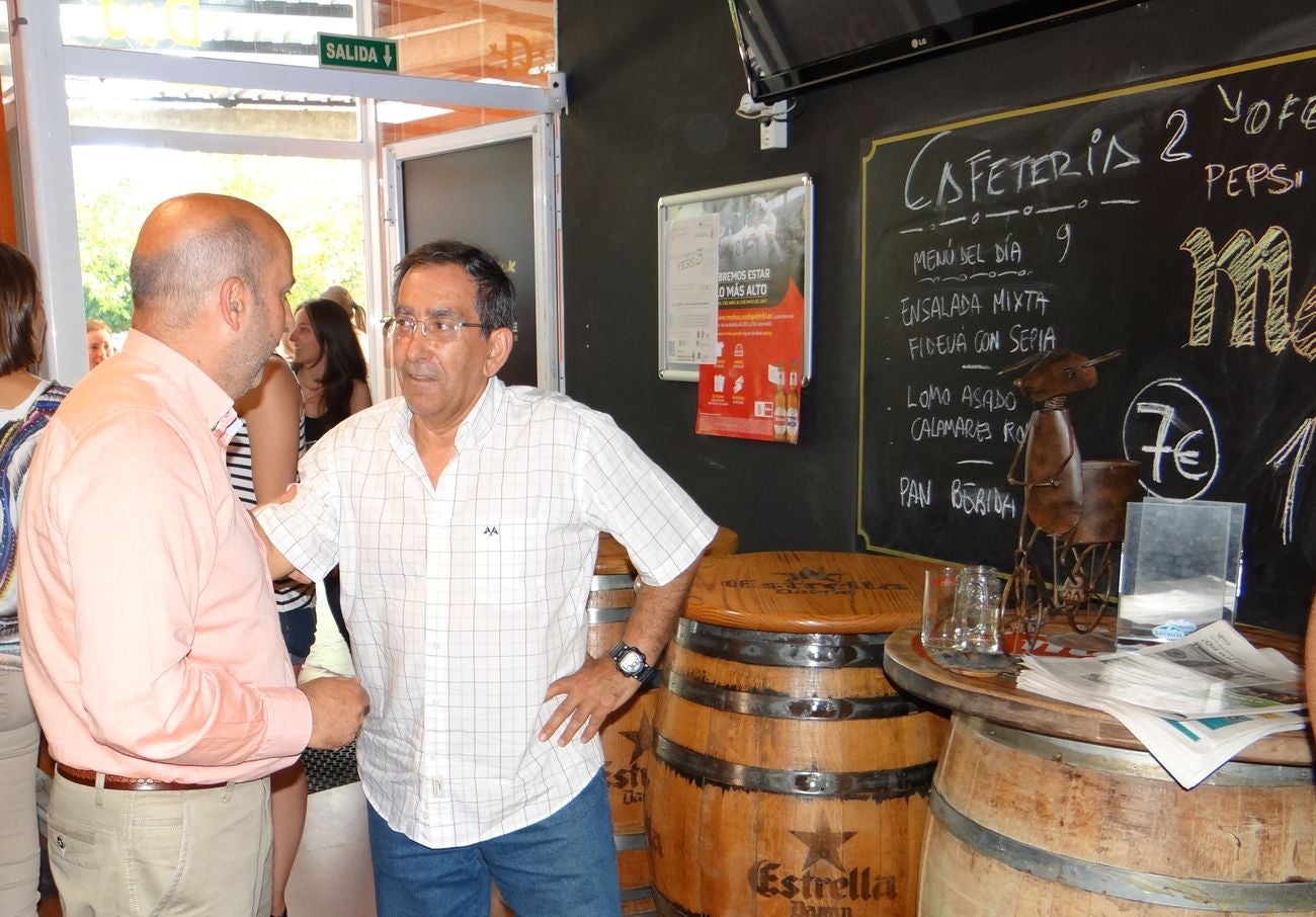 Un buen puñado de exjugadores se citan para homenajear por sorpresa a José Antonio Valladaes, el 'alma' del voleibol.