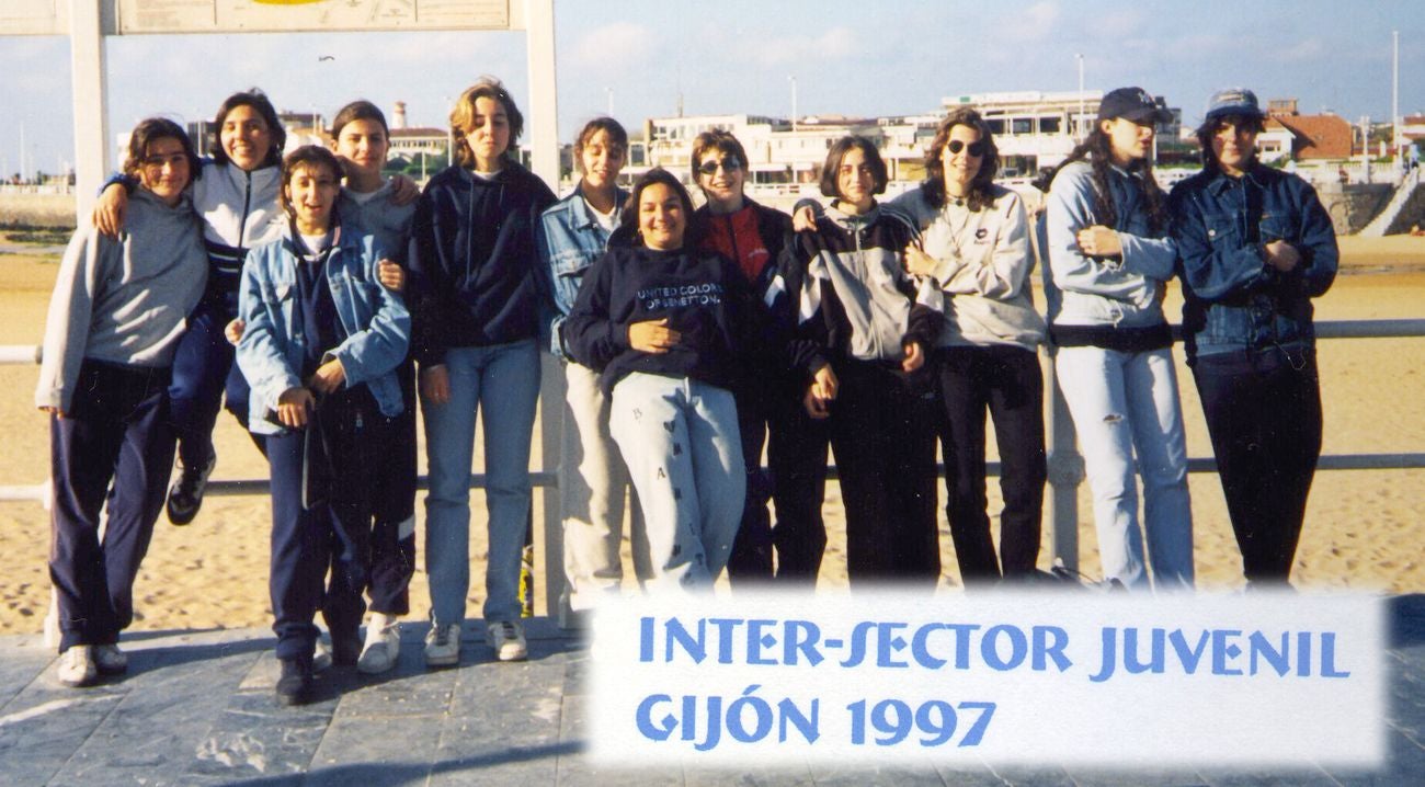 Un buen puñado de exjugadores se citan para homenajear por sorpresa a José Antonio Valladaes, el 'alma' del voleibol.