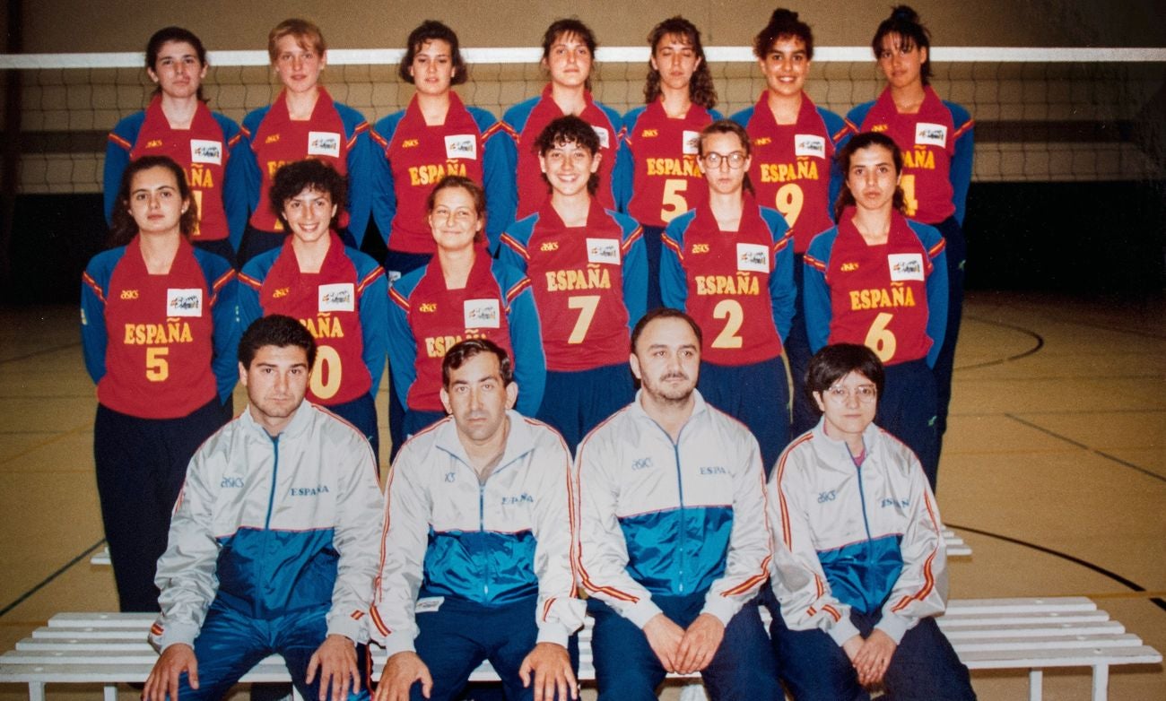 Un buen puñado de exjugadores se citan para homenajear por sorpresa a José Antonio Valladaes, el 'alma' del voleibol.