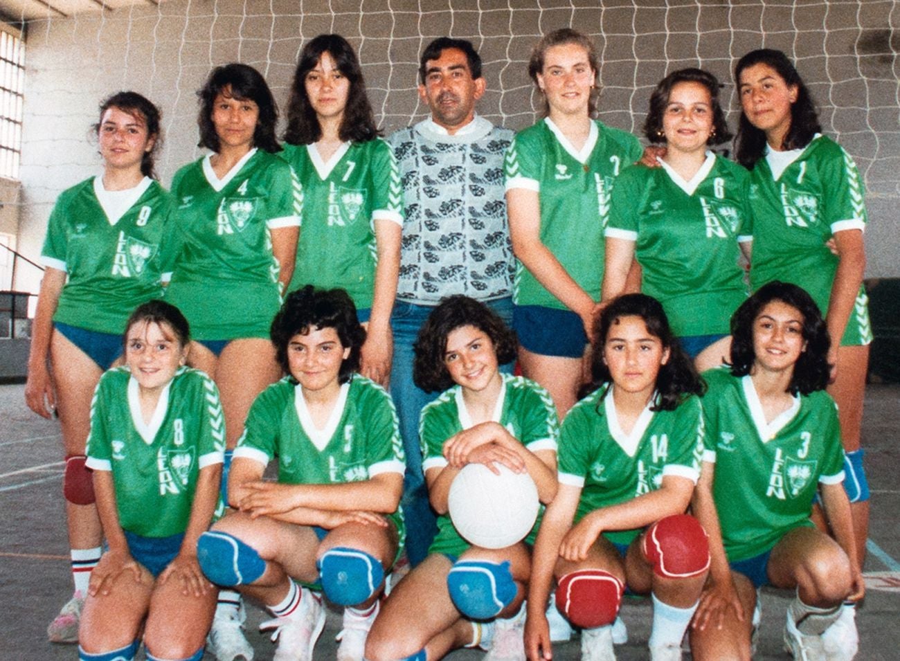 Un buen puñado de exjugadores se citan para homenajear por sorpresa a José Antonio Valladaes, el 'alma' del voleibol.