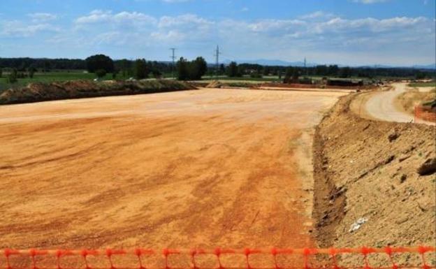 Obras de la León-Valladolid a la altura del yacimiento de Lancia. 