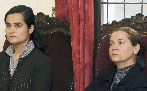 Triana Martínez y Montserrat González, durante el juicio.