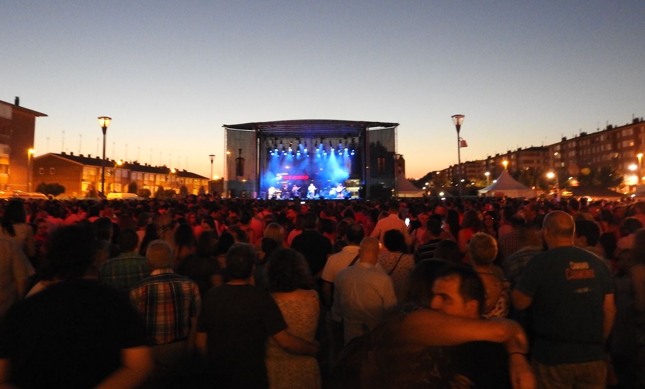 La formación de Álvaro Urquijo encandila a miles de leoneses con un concierto cargado de recuerdos, pero con mucho presente